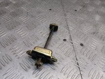 Ограничитель двери левый передний Nissan Terrano2 R20 2006 td27ti