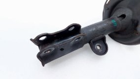 Амортизатор правый передний Toyota RAV4 XA40 2013 3ZR-FE