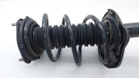 Амортизатор правый передний Toyota RAV4 XA40 2017 2ARFE