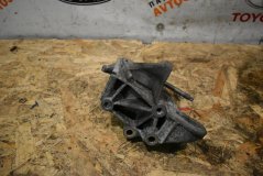 Кронштейн двигателя правый Ford Fiesta MK5 2002 - 2008 FXJA Кронштейн двигателя правый Ford Fiesta MK5 2002 - 2008 FXJA