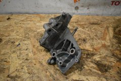 Кронштейн двигателя правый Ford Fiesta MK5 2002 - 2008 FXJA Кронштейн двигателя правый Ford Fiesta MK5 2002 - 2008 FXJA