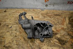 Кронштейн двигателя правый Ford Fiesta MK5 2002 - 2008 FXJA Кронштейн двигателя правый Ford Fiesta MK5 2002 - 2008 FXJA