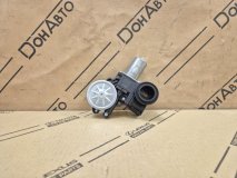 Мотор стеклоподъемника левый передний Toyota Rav4 50