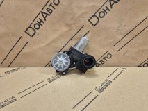 Мотор стеклоподъемника левый задний Toyota Rav4 50