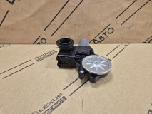 Мотор стеклоподъемника правый задний Toyota Rav4 50