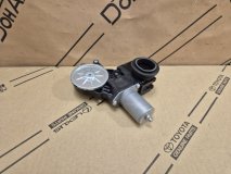 Мотор стеклоподъемника правый задний Toyota Harrier 4