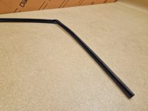 Уплотнитель стекла двери правый передний Toyota Rav4 40