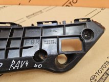 Кронштейн бампера правый передний Toyota Rav4 40