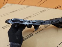 Кронштейн бампера правый передний Toyota Rav4 40