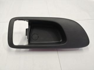 Запчасть накладка ручки внутренней передняя правая Mazda Axela
