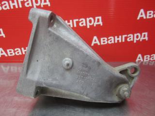 Запчасть кронштейн двигателя правый Volkswagen Passat 1992