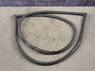 Запчасть подкапотный уплотнитель Porsche Cayenne 2003 9PA 4800 7L5823707 контрактная Подкапотный уплотнитель Porsche Cayenne 2003 9PA 4800 7L5823707 контрактная