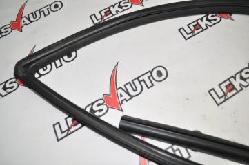 Уплотнитель стекла двери передний правый Mitsubishi Airtrek CU2W 4G63T Уплотнитель стекла двери передний правый Mitsubishi Airtrek CU2W 4G63T