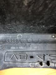 Запчасть крышка двс декоративная Audi q7