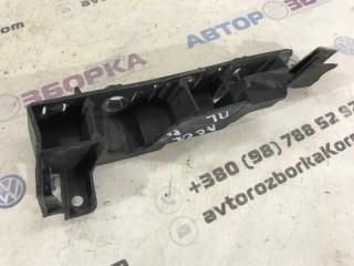 Крепление бампера переднее левое A6 2014 год C7 3.0L TDI Крепление бампера переднее левое A6 2014 год C7 3.0L TDI