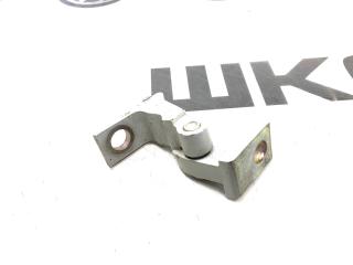 Петля двери правая передняя Skoda Yeti 5L 2014 2.0 CFJA Петля двери правая передняя Skoda Yeti 5L 2014 2.0 CFJA