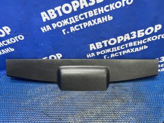 Накладка крышки багажника Toyota Auris хэтчбек 1ZR БУ
