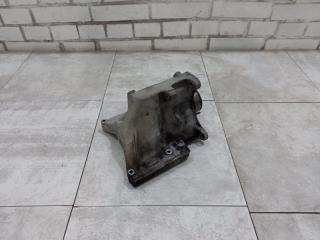 Запчасть кронштейн генератора Mercedes C