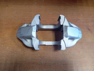 Скоба суппорта правая Лада 2101-2107 1982 - 2012 Скоба суппорта правая Лада 2101-2107 1982 - 2012