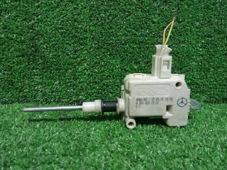 Замок лючка бензобака Mercedes-Benz C180 W203 C-Class 2 поколение 2000 – 2008 CL203 2001 M111E20 111.951 (2.0) Замок лючка бензобака Mercedes-Benz C180 W203 C-Class 2 поколение 2000 – 2008 CL203 2001 M111E20 111.951 (2.0)