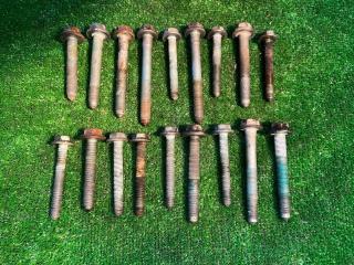 Болт подвески передний Volkswagen Golf 5 2005 AXX (2.0)