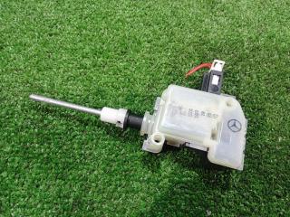 Замок лючка бензобака Mercedes-Benz E240 W211 2005 M112E26 112.913 (2.6) Замок лючка бензобака Mercedes-Benz E240 W211 2005 M112E26 112.913 (2.6)