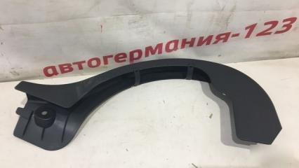 Накладка кронштейна крышки багажника C180 W204 Накладка кронштейна крышки багажника C180 W204