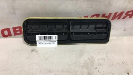 Запчасть решетка вентиляционная Mercedes C180 W204 A2128300242 контрактная Решетка вентиляционная Mercedes C180 W204 A2128300242 контрактная