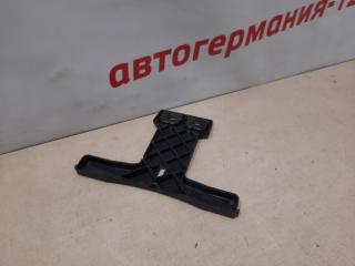 Кронштейн решетки радиатора C180 2012 C204 271.820 Кронштейн решетки радиатора C180 2012 C204 271.820