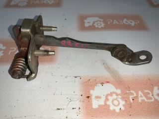 Ограничитель двери правый задний Renault Duster HSA 2015 K4M Ограничитель двери правый задний Renault Duster HSA 2015 K4M