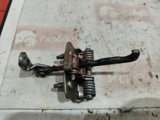 Ограничитель двери левый задний Renault Duster HSA 2013 K4M Ограничитель двери левый задний Renault Duster HSA 2013 K4M