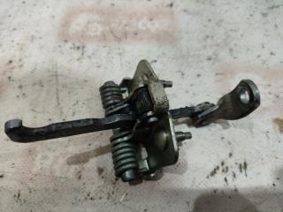 Ограничитель двери правый передний Renault Duster HSA 2013 K4M Ограничитель двери правый передний Renault Duster HSA 2013 K4M