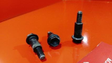 Запчасть болт Nissan