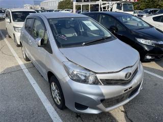 Бардачок между сиденьями передний VITZ 2012 NSP135 1NRFE