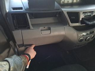 Бардачок Toyota NOAH 2002