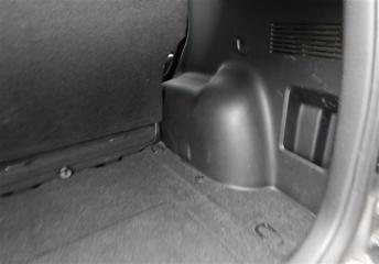 Обшивка багажника правая SUZUKI GRAND VITARA 2005
