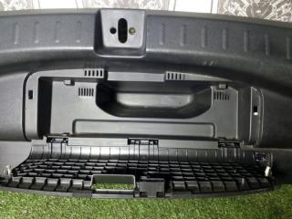 Накладка замка багажника задняя FIT GP1 LDA