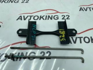 Крепление аккумулятора TOYOTA FUNCARGO NCP21 2003 1NZ-FE Крепление аккумулятора TOYOTA FUNCARGO NCP21 2003 1NZ-FE
