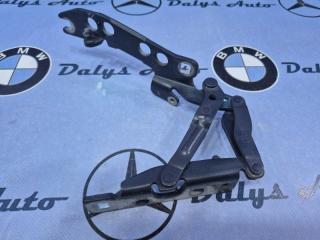 Петля капота правая BMW 528i e39 универсал 1997 m52b28