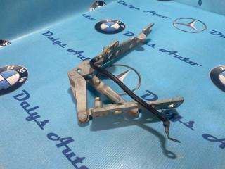 Петля капота правая передняя BMW 525i e39 LCi универсал 2003г. Октябрь m54b25