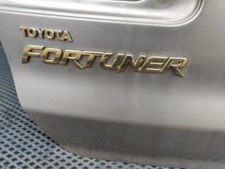 Эмблема багажника Toyota Fortuner 2005