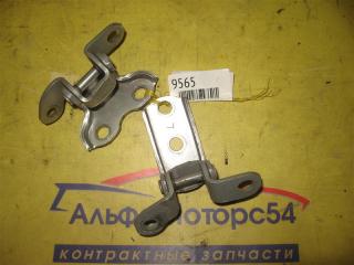 Петля дверная задняя левая TOYOTA PREMIO 2003 AZT240 1AZ-FSE 68760-20120 Б/У