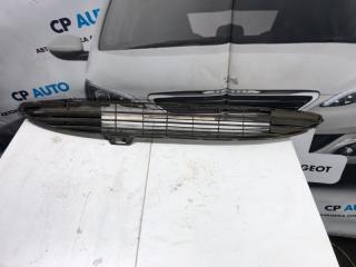Решетка радиатора Peugeot 206
