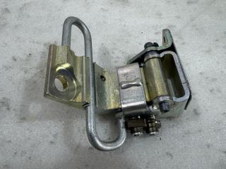 Петля двери левая задняя Volkswagen Touareg 7L 2002-2010 Петля двери левая задняя Volkswagen Touareg 7L 2002-2010