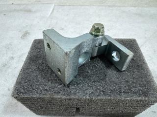 Петля двери левая задняя Volkswagen Touareg GP 2002-2010 Петля двери левая задняя Volkswagen Touareg GP 2002-2010