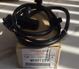 Запчасть датчик abs передний левый Mitsubishi Airtrek DENSO MR961237