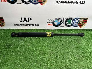 Амортизатор капота Audi A1 2011 Амортизатор капота Audi A1 2011