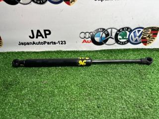 Амортизатор капота Audi A1 2011 Амортизатор капота Audi A1 2011