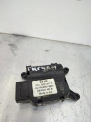 Запчасть моторчик заслонок печки Volkswagen Tiguan 2011