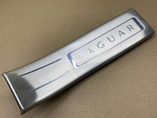 Запчасть накладка на порог салона задняя правая Jaguar XJ 2010